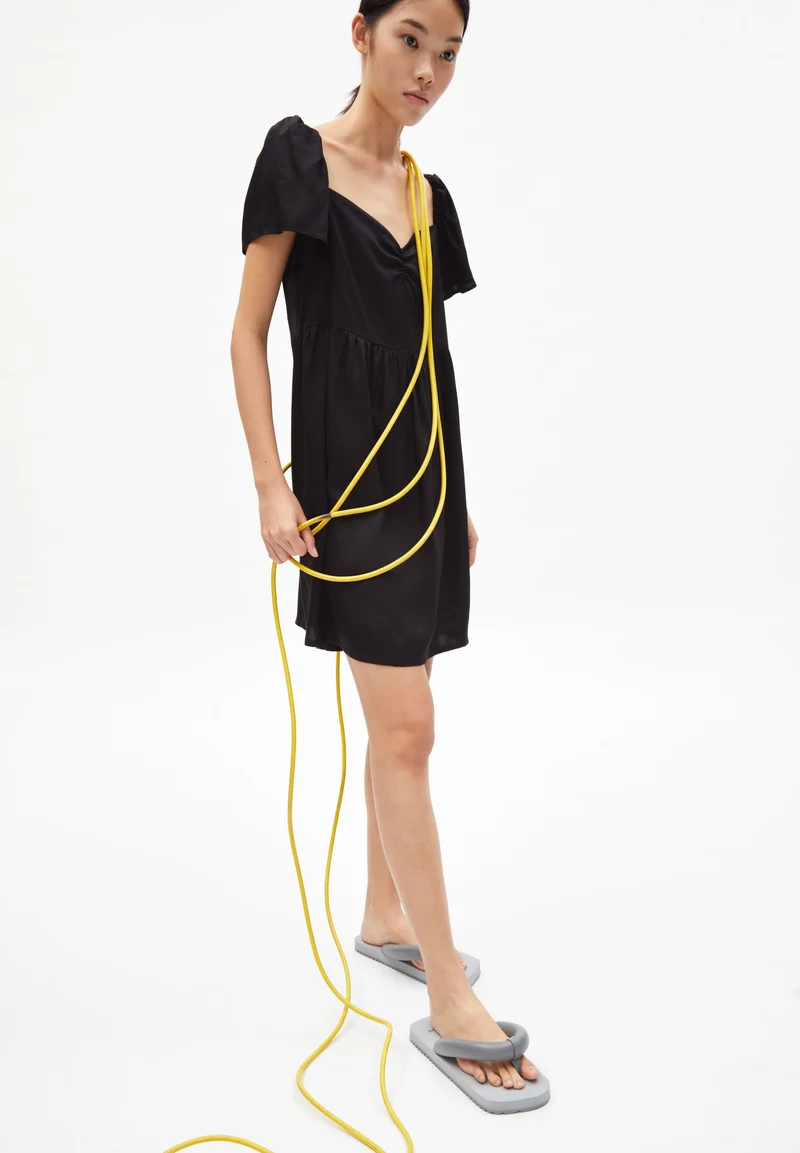 GAIAA SOLID | black