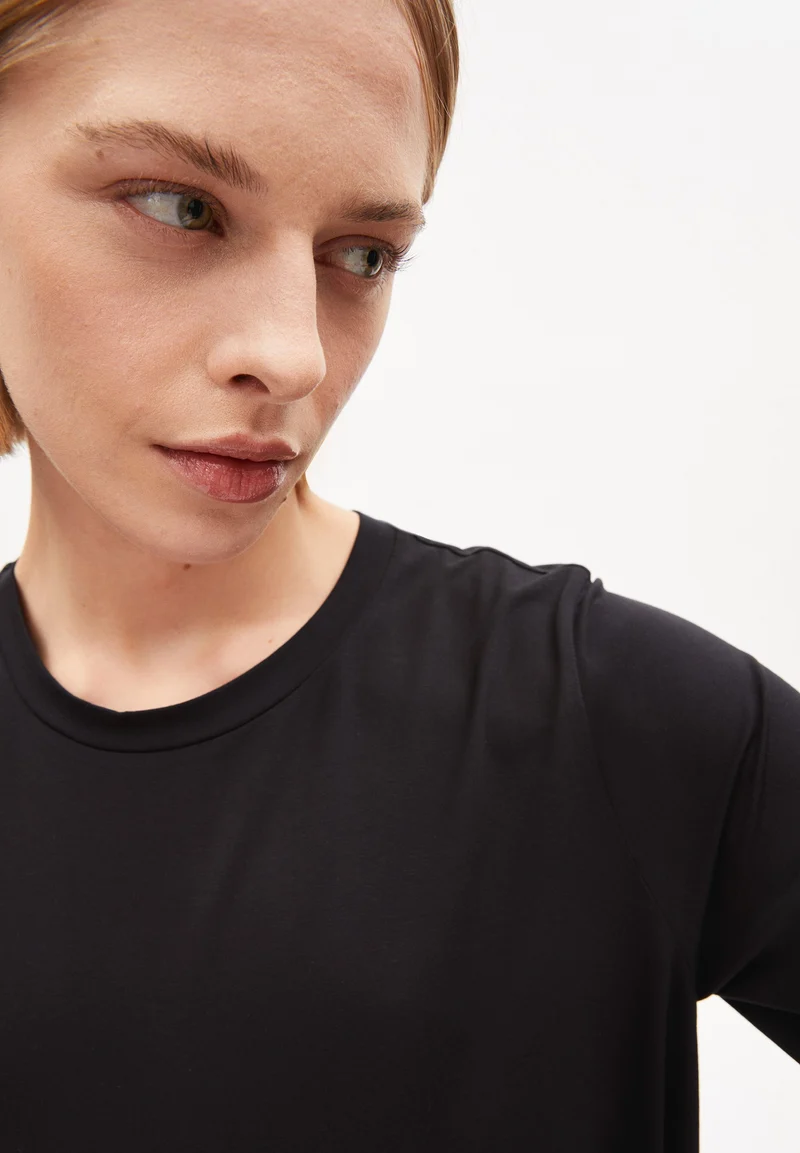 SUSAAN | black