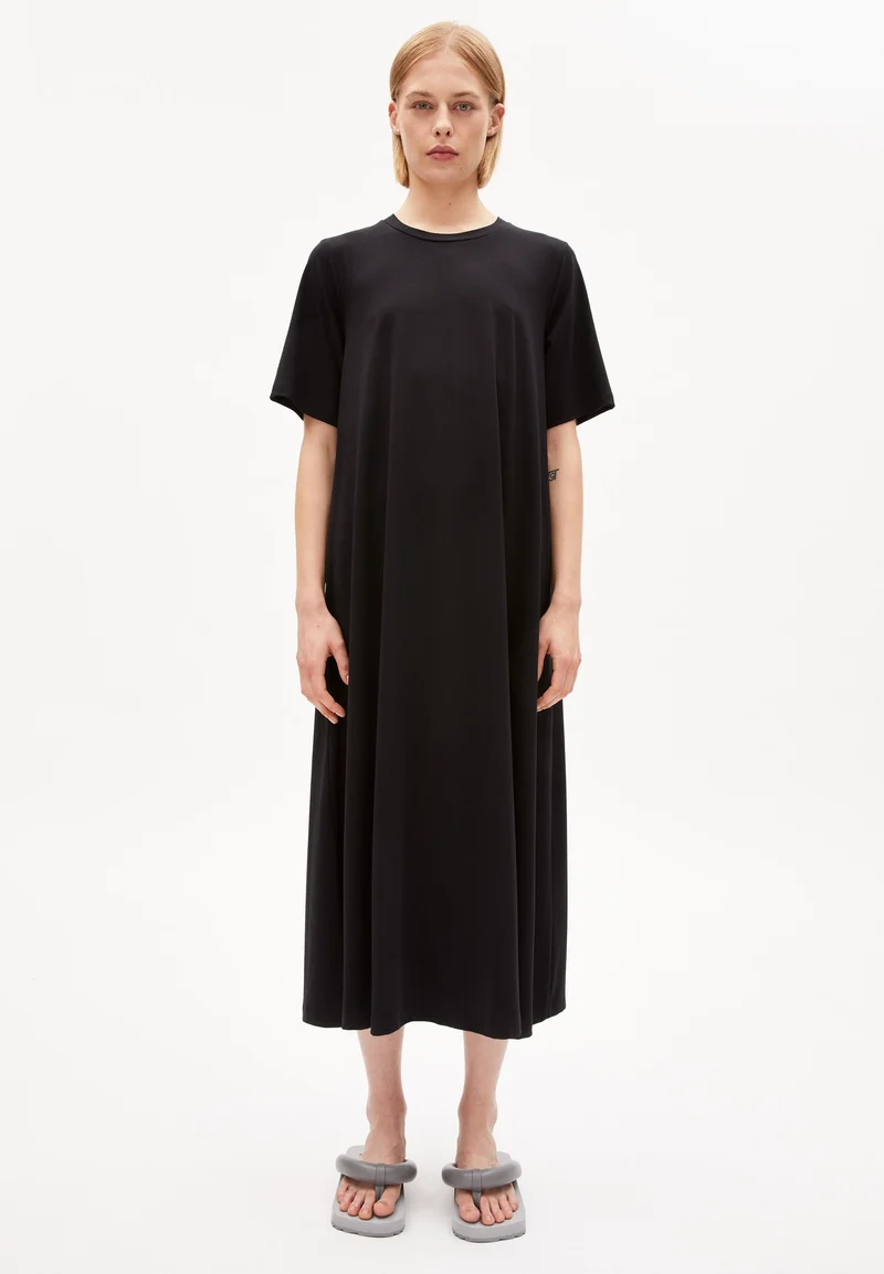 SUSAAN | black