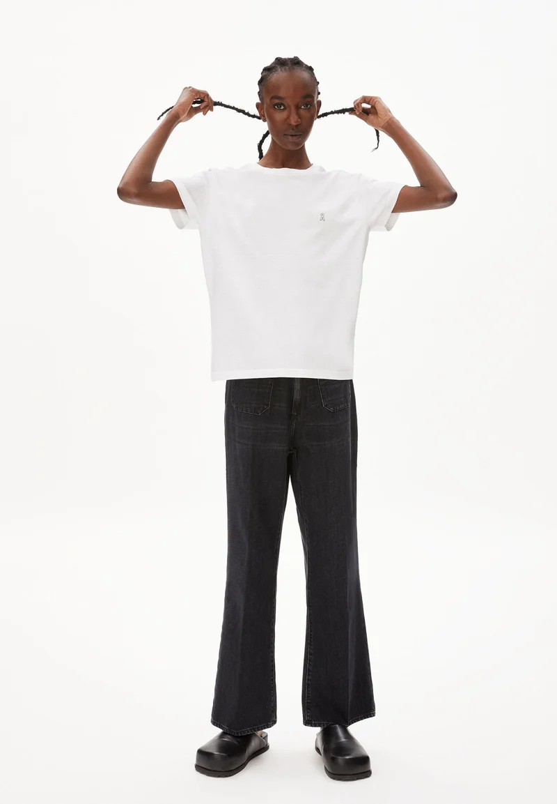 DEAAH ICONIC | used white