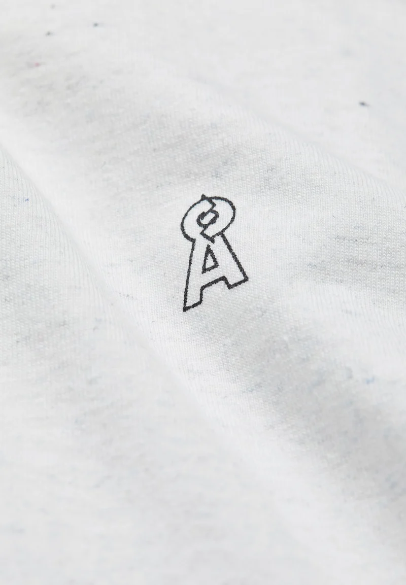 DEAAH ICONIC | used white