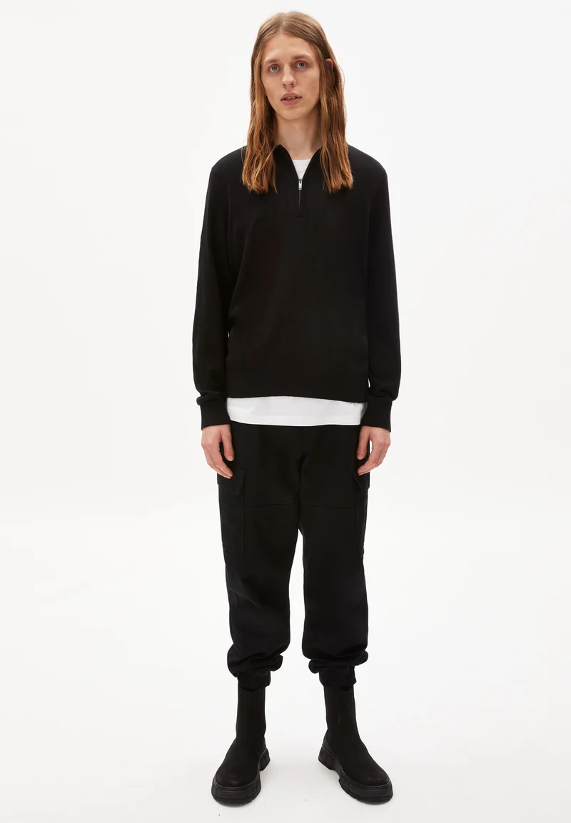 PAANAS | black