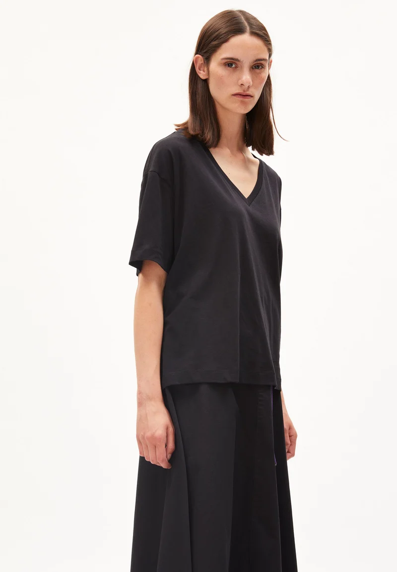 DEMIKAA | black