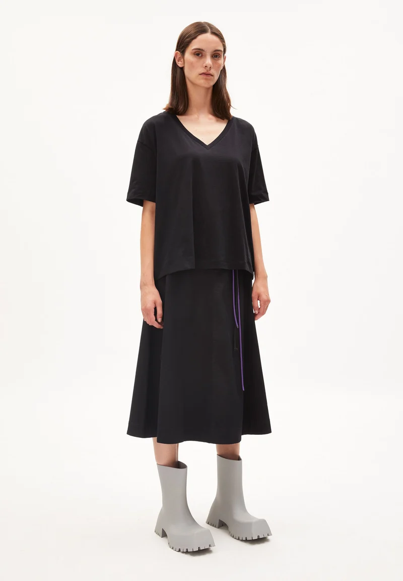 DEMIKAA | black