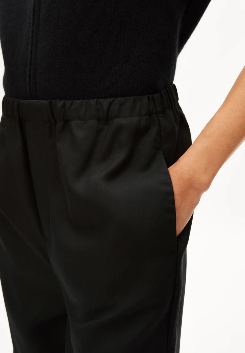 NOVAALIE | black