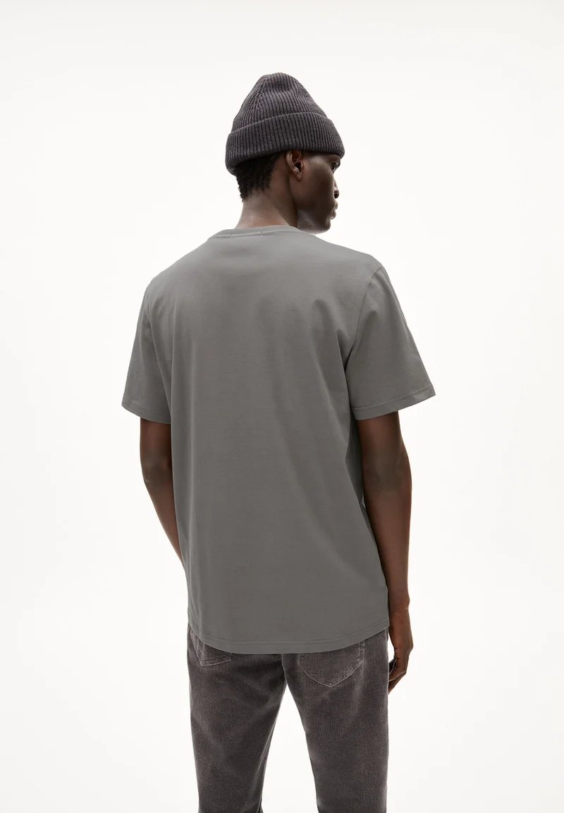 LAARON T-SHIRT | iron cast