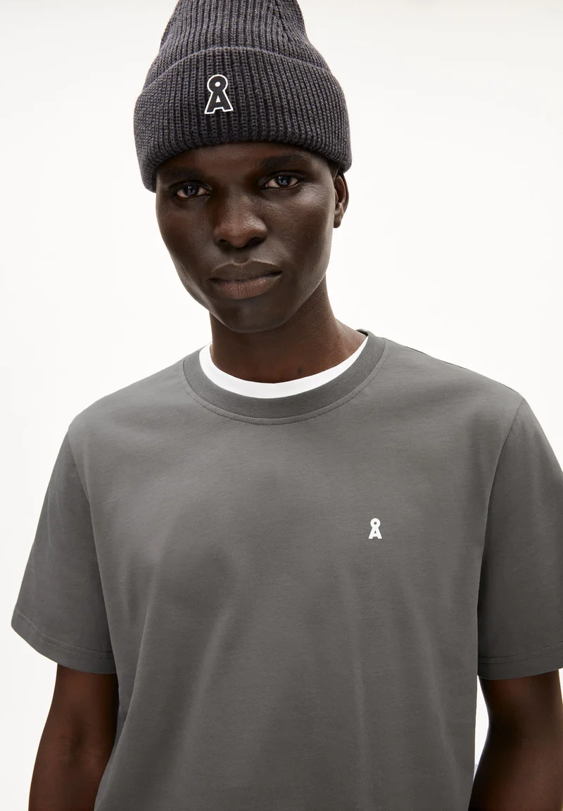 LAARON T-SHIRT | iron cast