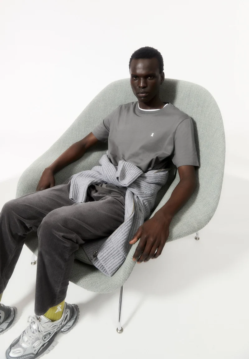 LAARON T-SHIRT | iron cast