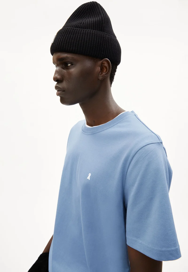 LAARON T-SHIRT | vintage blue