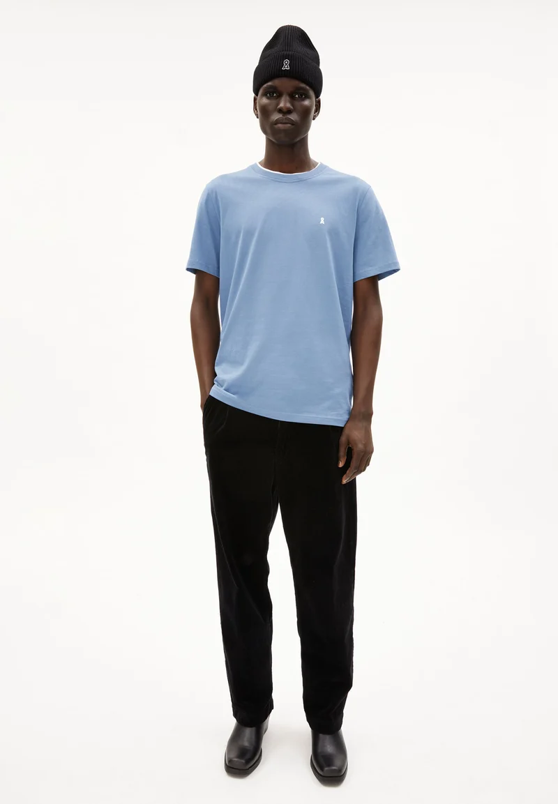 LAARON T-SHIRT | vintage blue