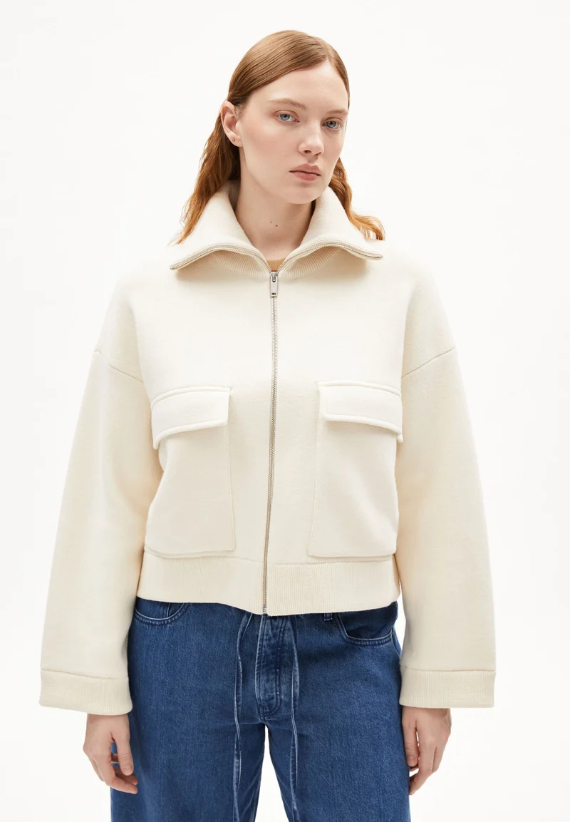 JOANIAAS STRICKJACKE | oatmilk