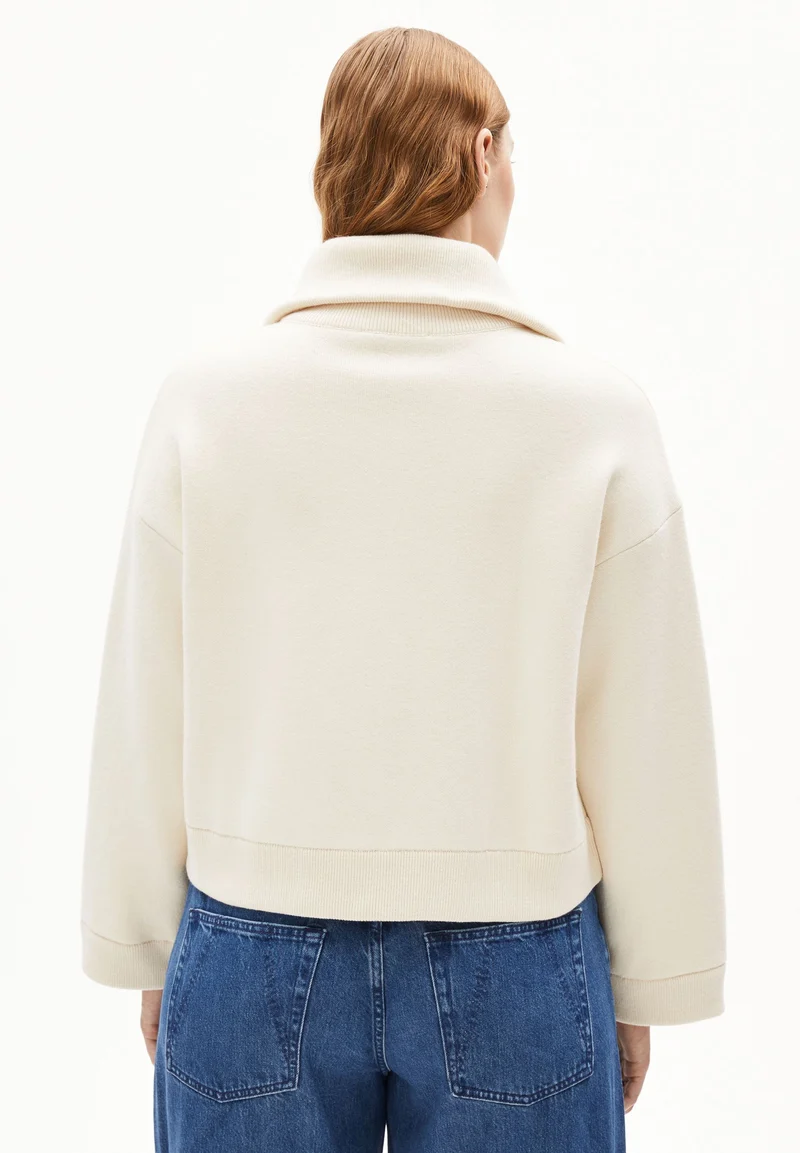 JOANIAAS STRICKJACKE | oatmilk