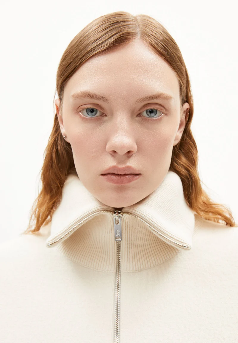 JOANIAAS STRICKJACKE | oatmilk
