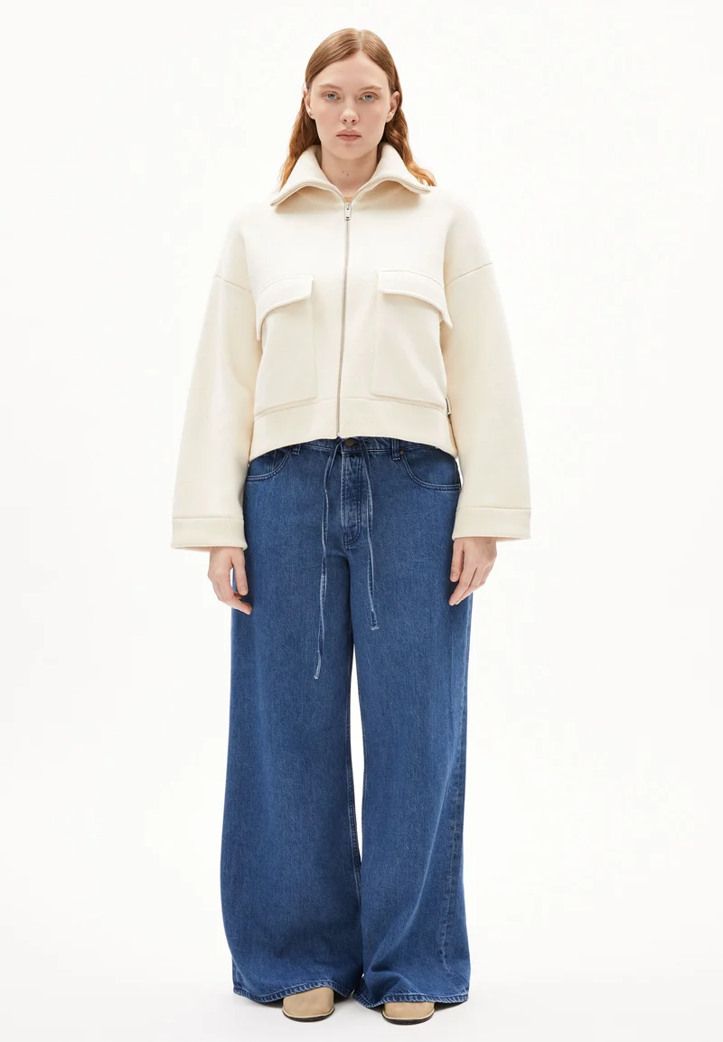 JOANIAAS STRICKJACKE | oatmilk