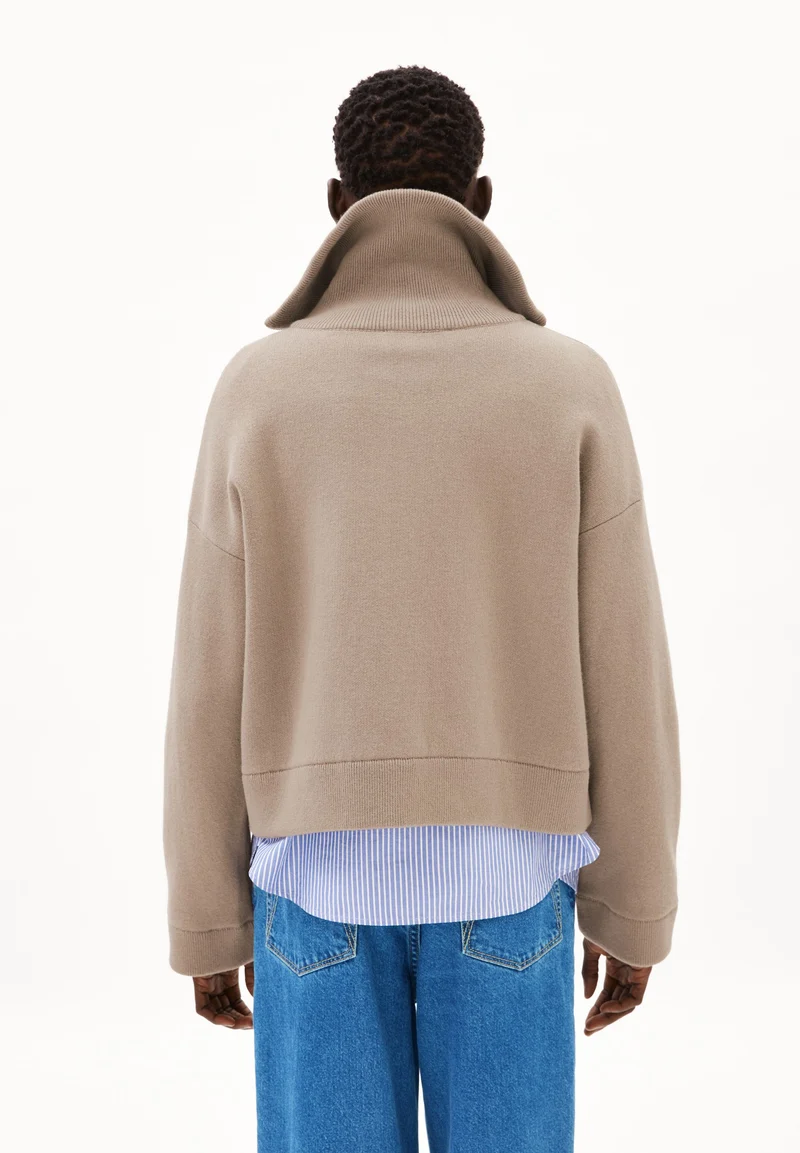 JOANIAAS STRICKJACKE | shiitake