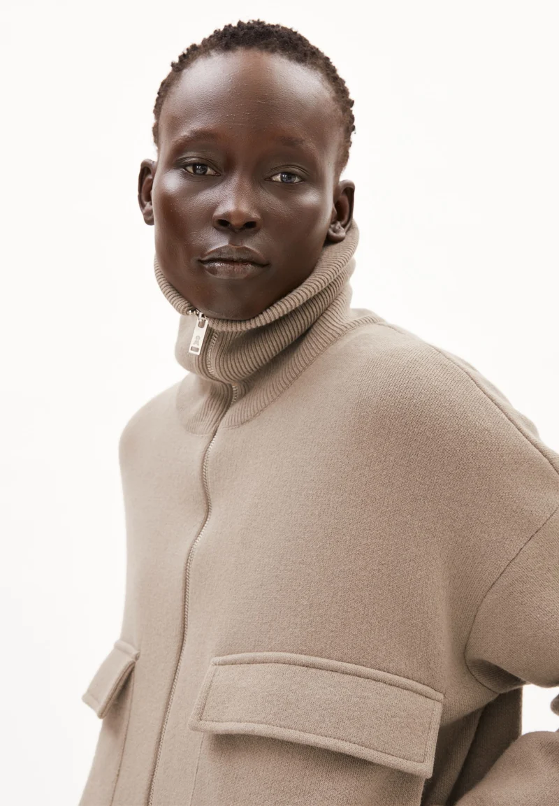 JOANIAAS STRICKJACKE | shiitake