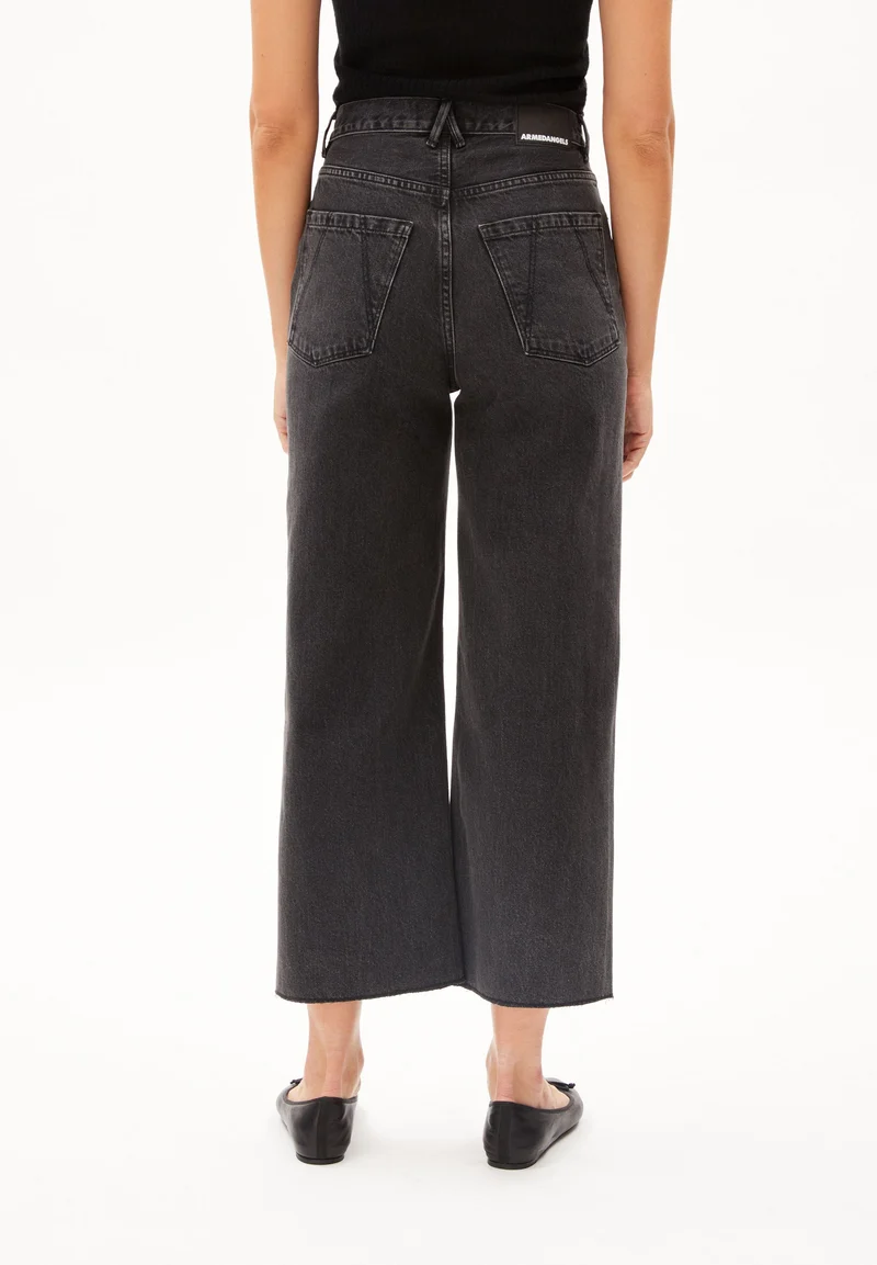 ENIJAA CROPPED | ebony black