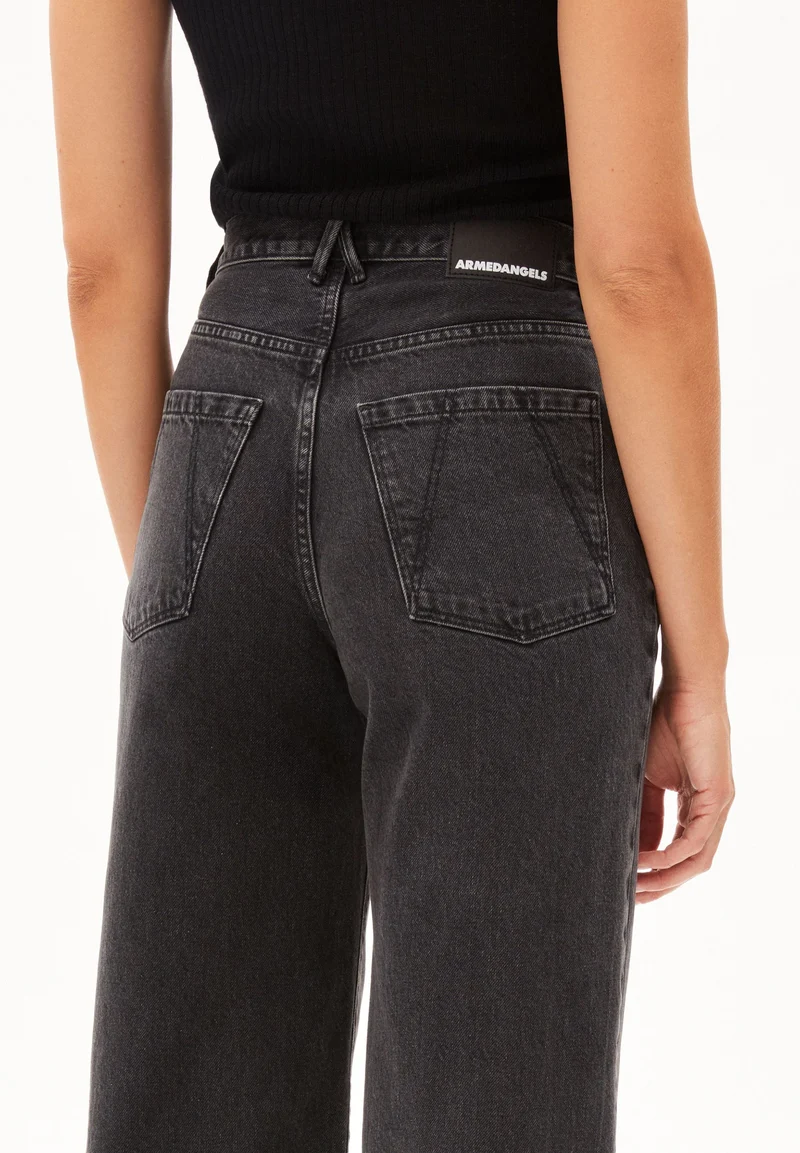 ENIJAA CROPPED | ebony black