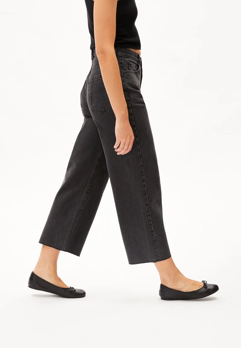 ENIJAA CROPPED | ebony black