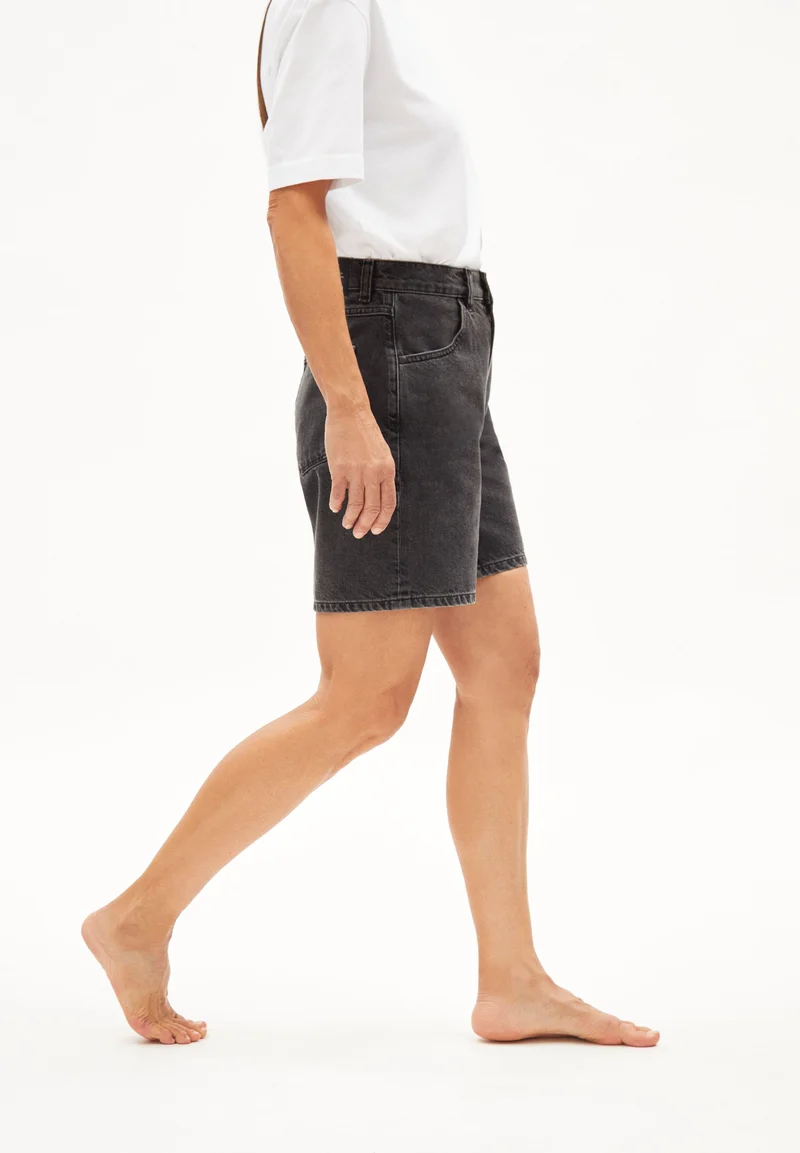 FREYMAA | ebony black