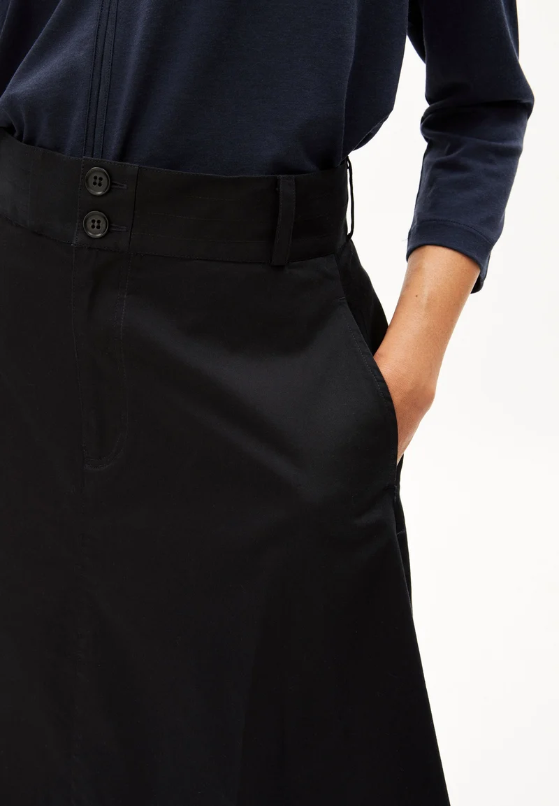 KEANAA | black