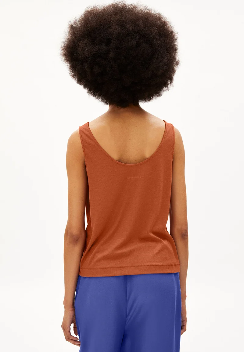 MINAAMI | reddish brown