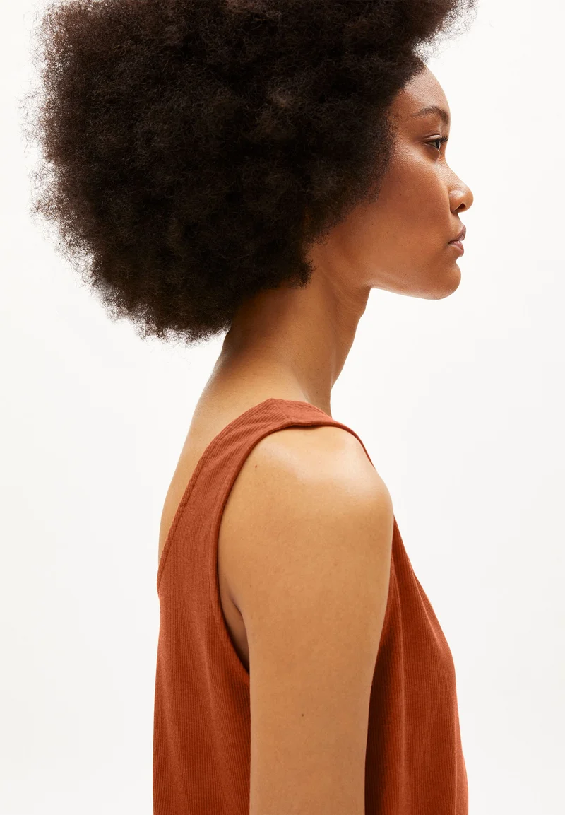 MINAAMI | reddish brown