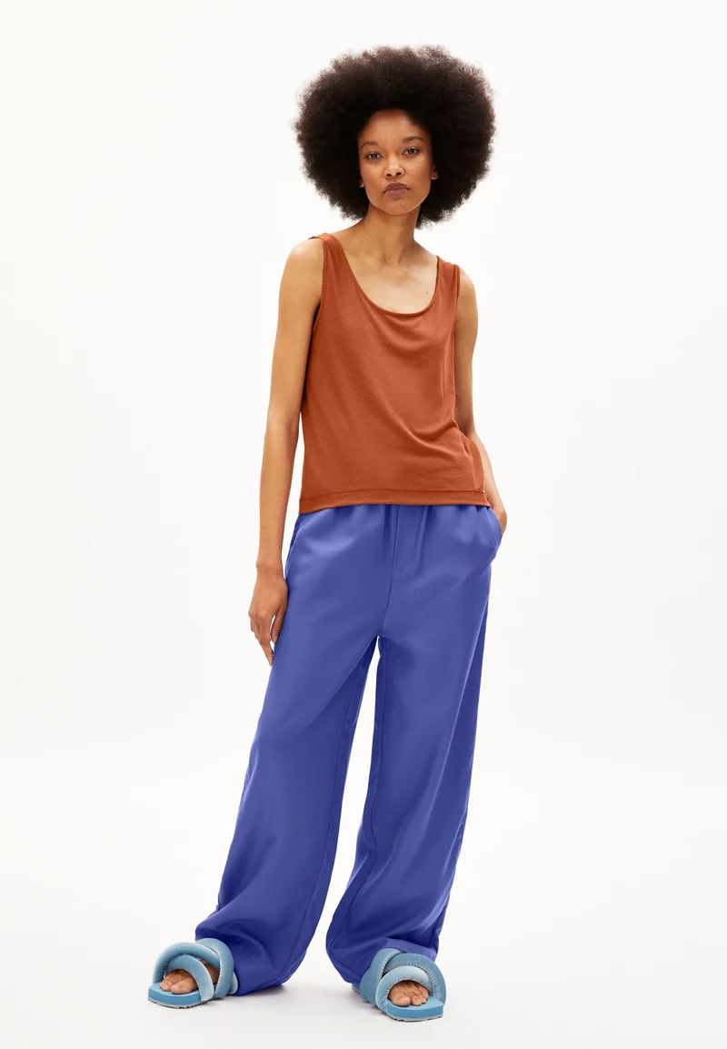 MINAAMI | reddish brown