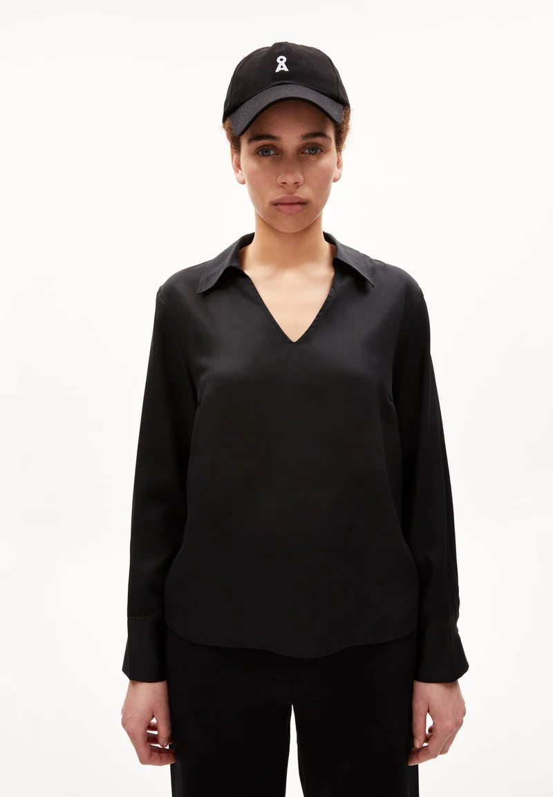 LUISAA | black