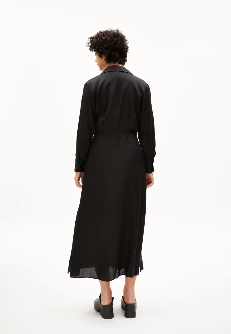 MIRIAA | black black