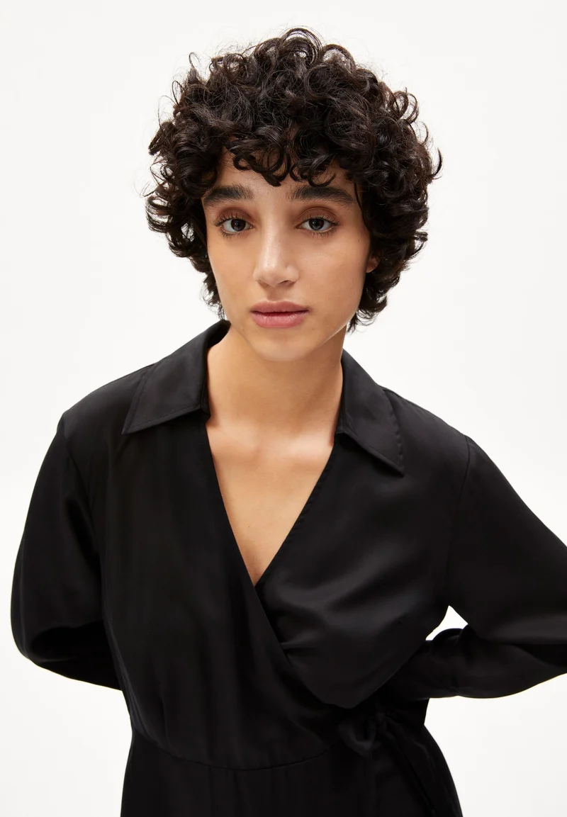 MIRIAA | black black