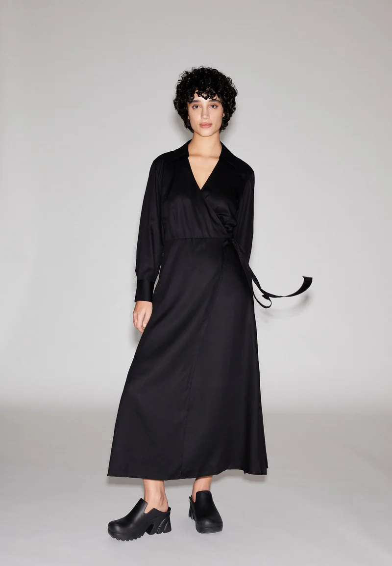 MIRIAA | black black