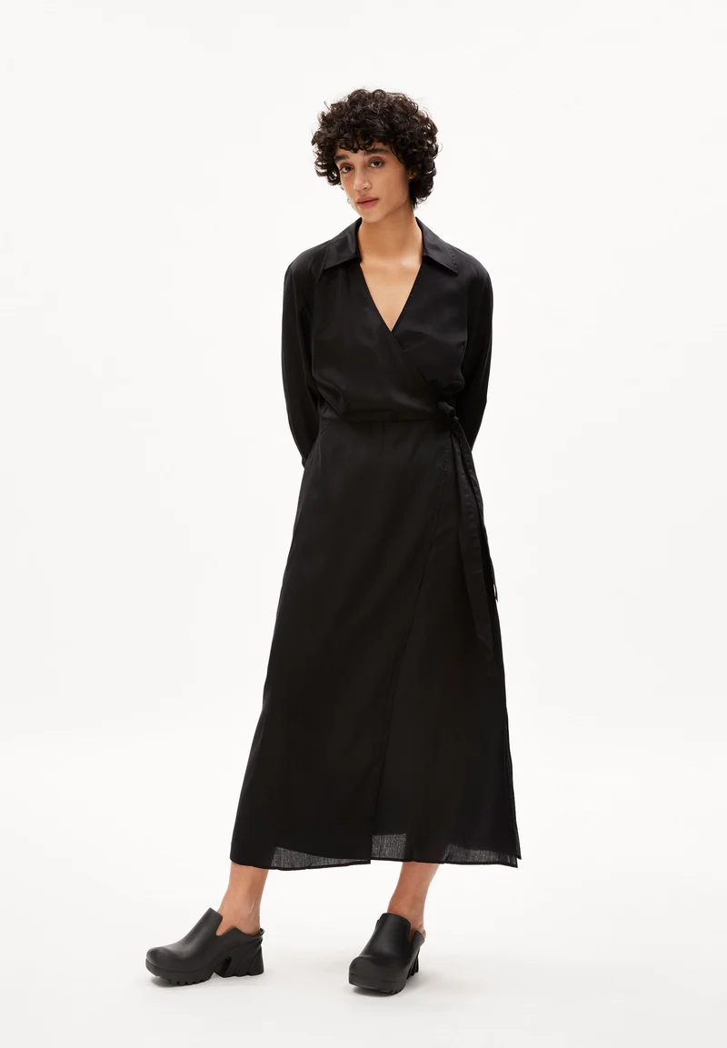 MIRIAA | black black