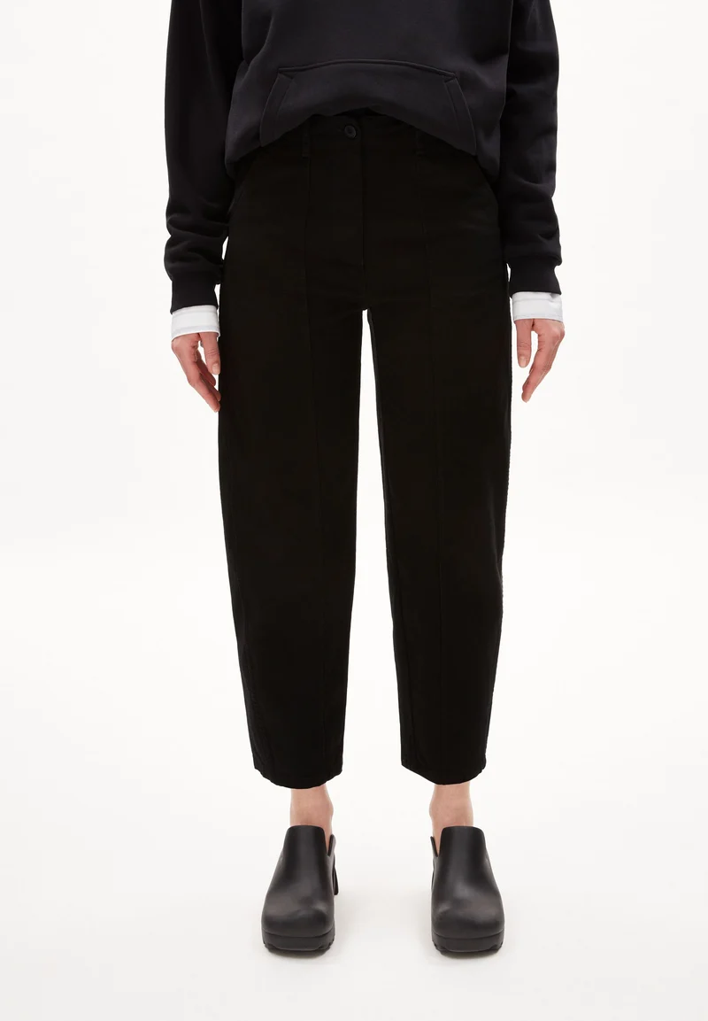 ARAAVI | black