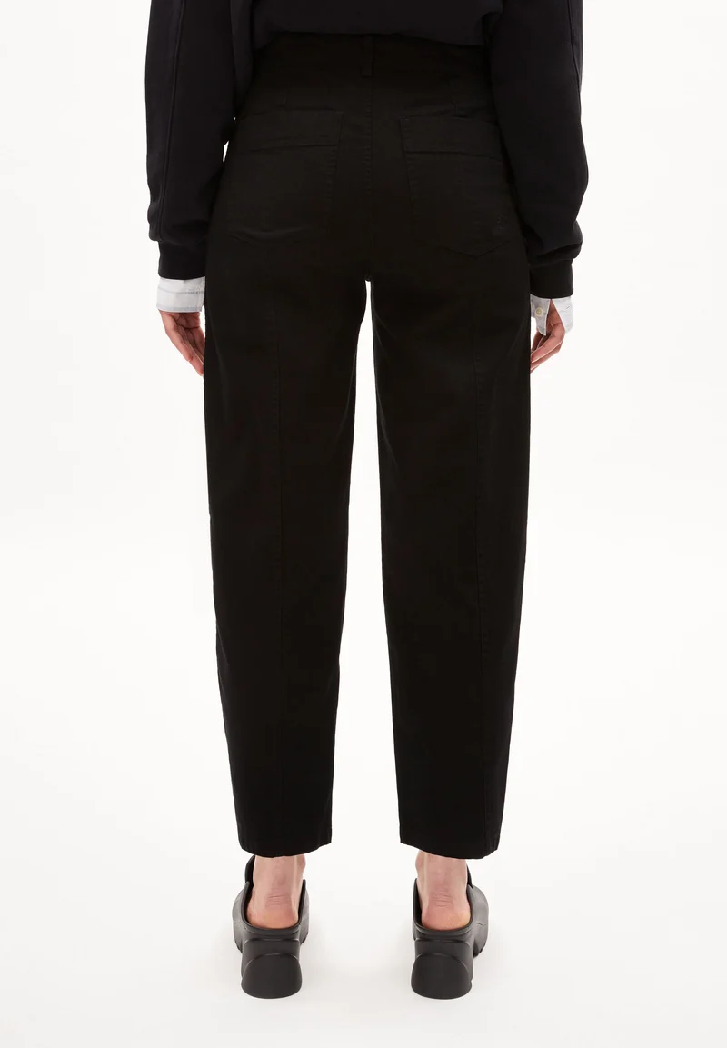 ARAAVI | black