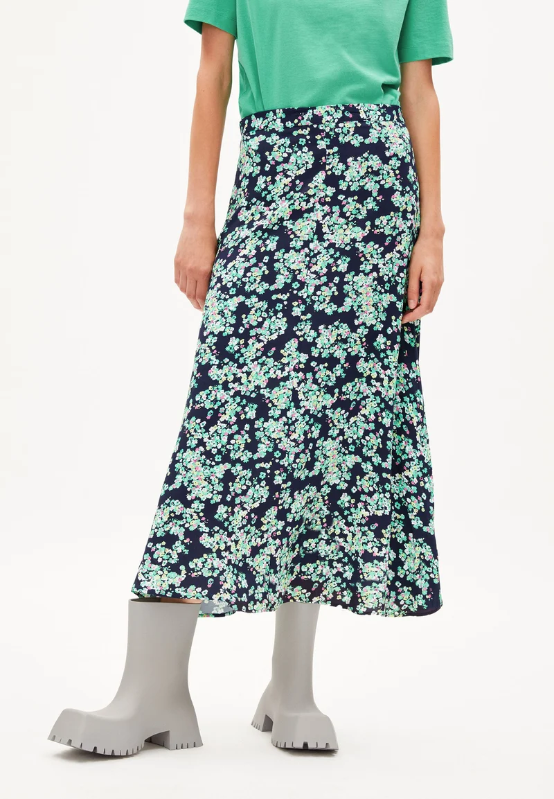 SAALANJA DITSY FLORAL | night sky