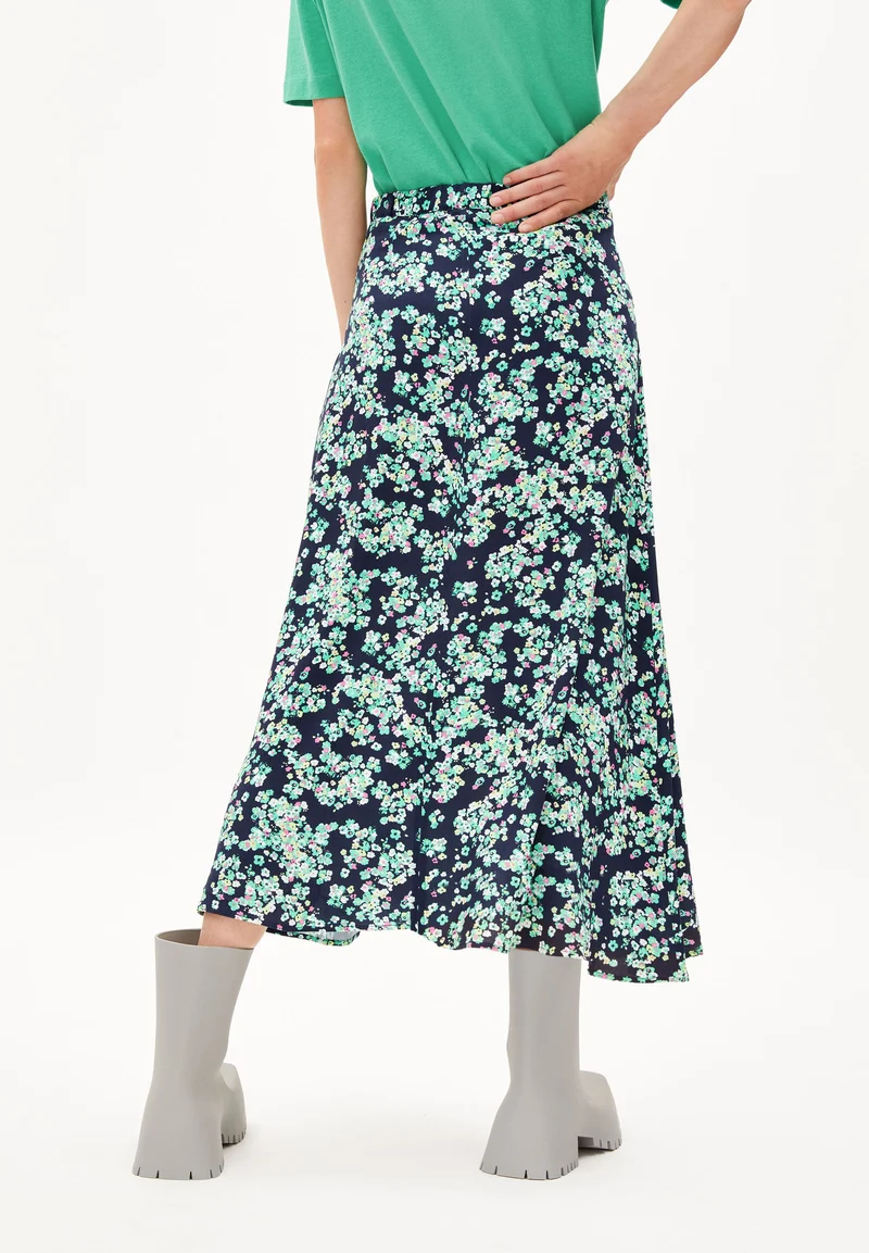SAALANJA DITSY FLORAL | night sky