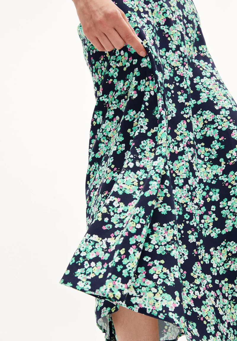 SAALANJA DITSY FLORAL | night sky