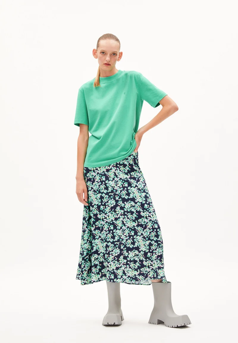 SAALANJA DITSY FLORAL | night sky