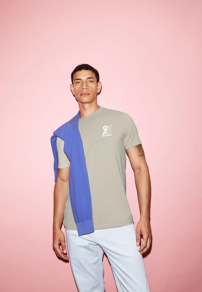 JAAMES UPSIDE DOWN | sandstone