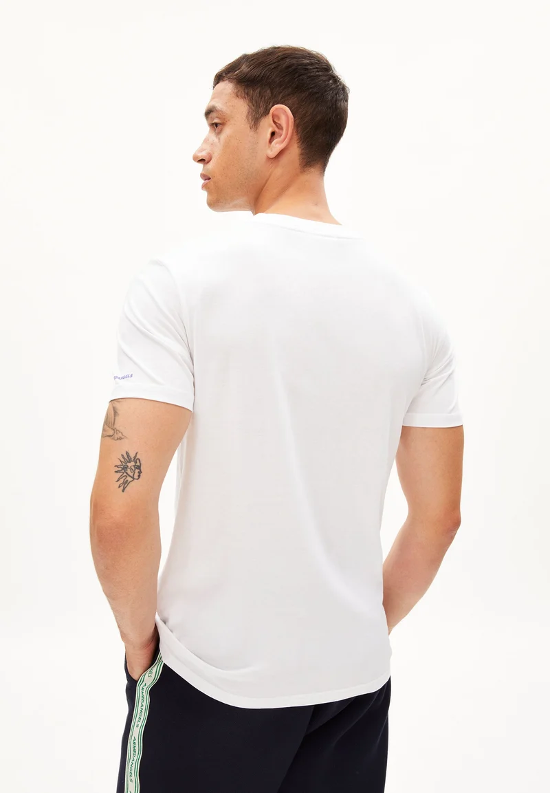 JAAMES HUMAN | white