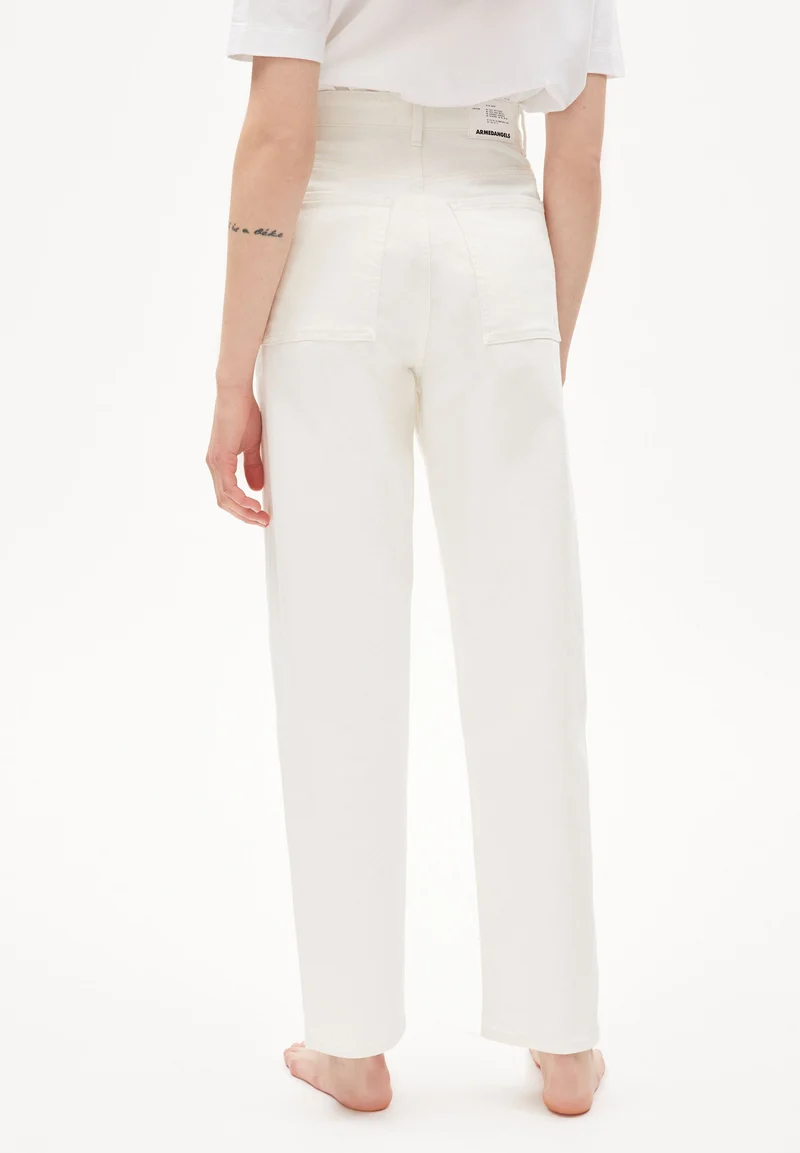 ANDRAA | white