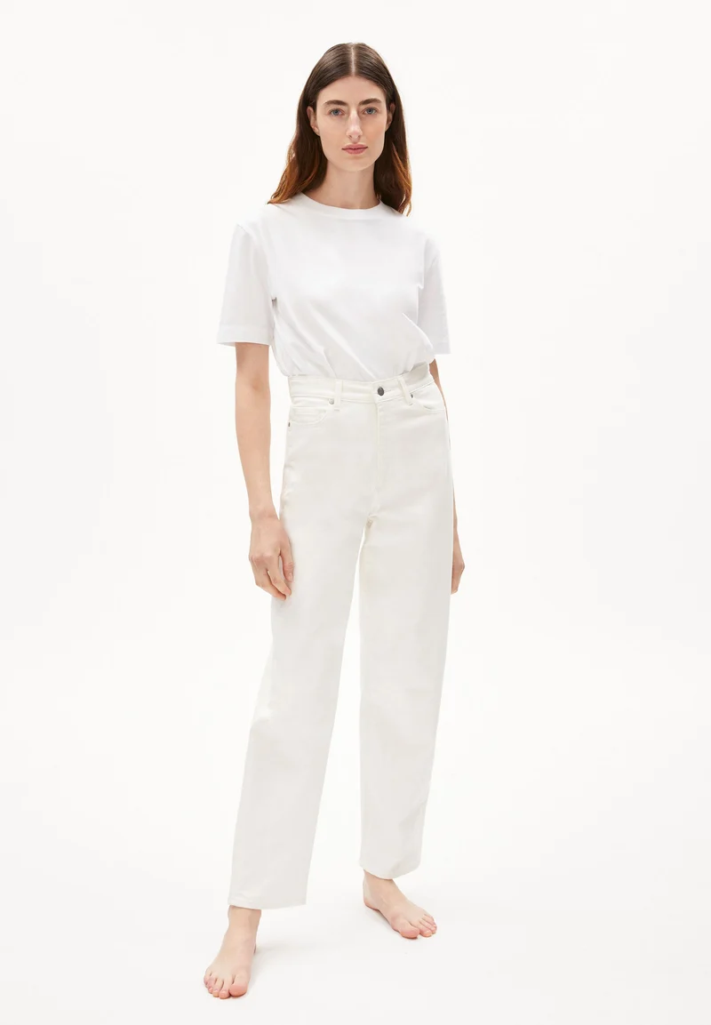 ANDRAA | white