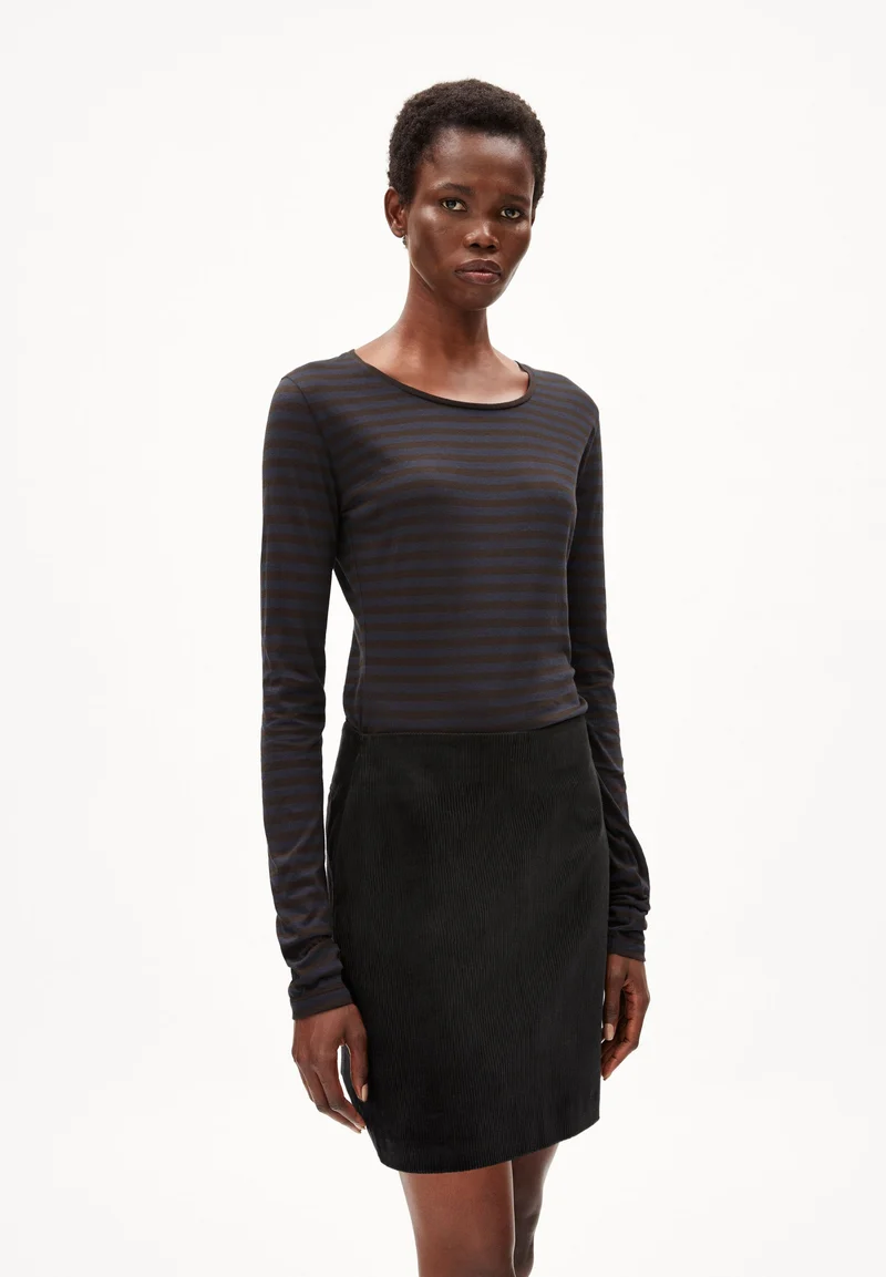 ENRICCAA STRIPES | dark swamp-night sky