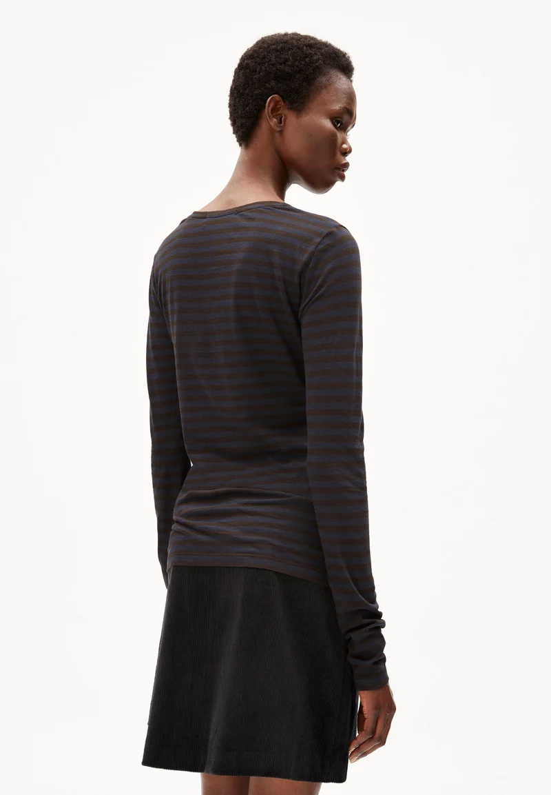 ENRICCAA STRIPES | dark swamp-night sky