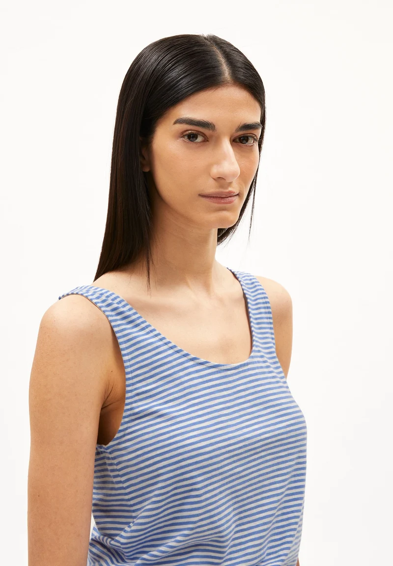 MINAAMI LITA TOP | blue bloom-oatmilk