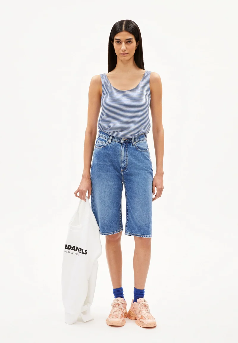 MINAAMI LITA TOP | blue bloom-oatmilk
