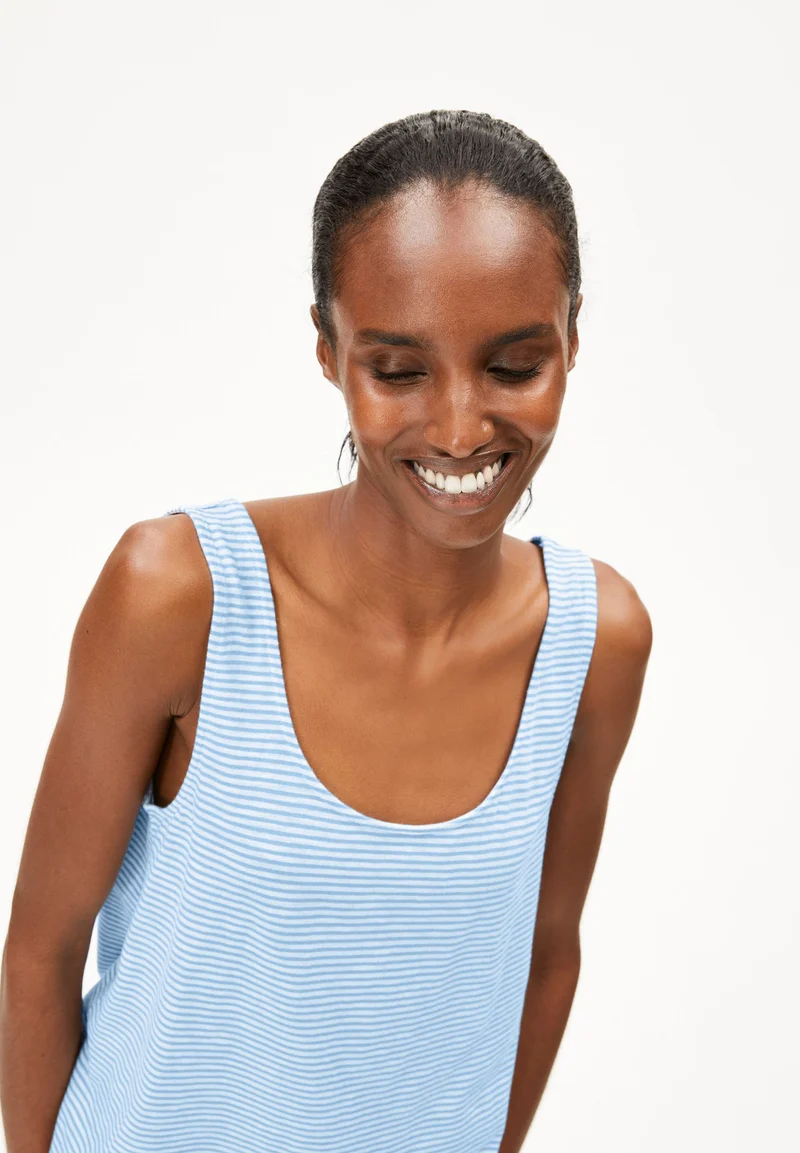 MINAAMI LITA TOP | oatmilk-silky blue