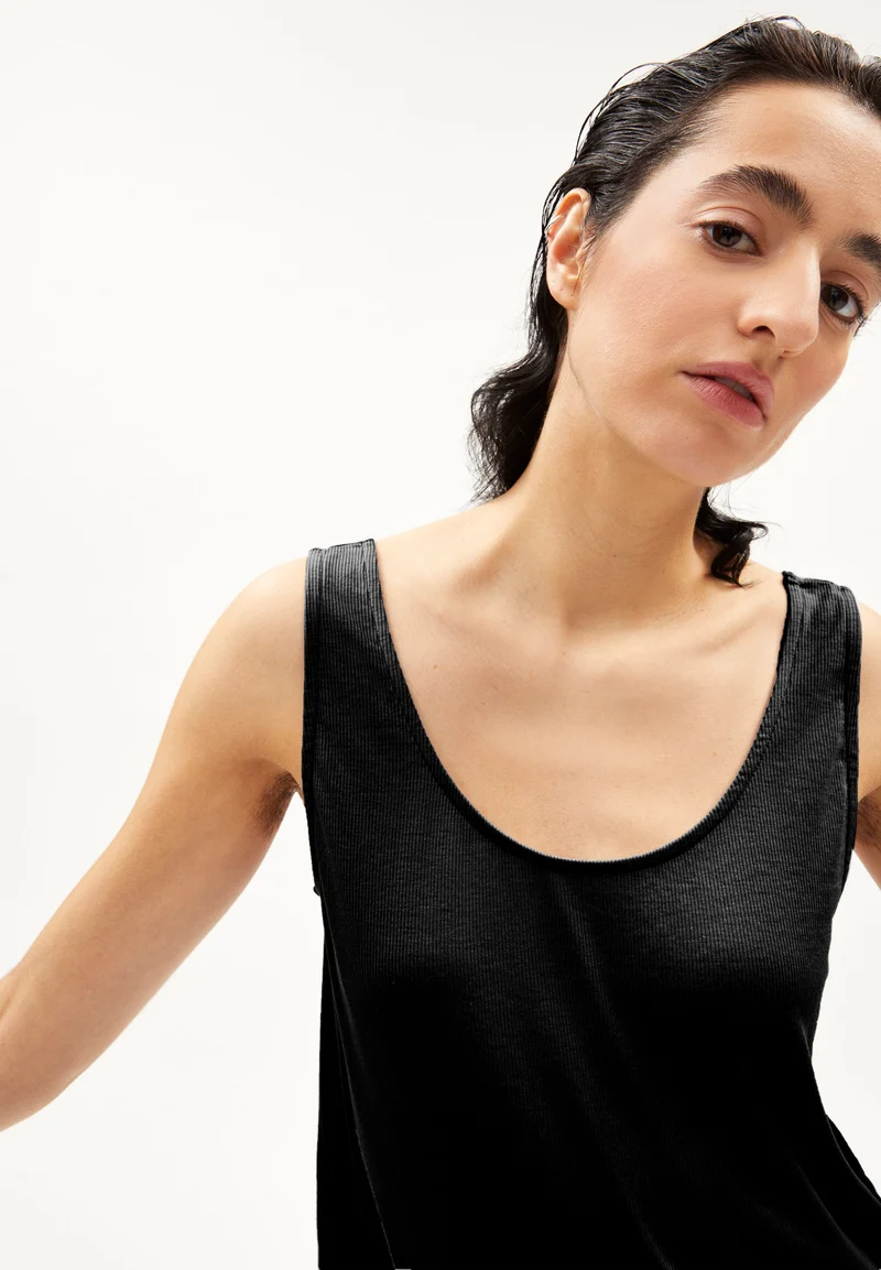 MINAAMI | black