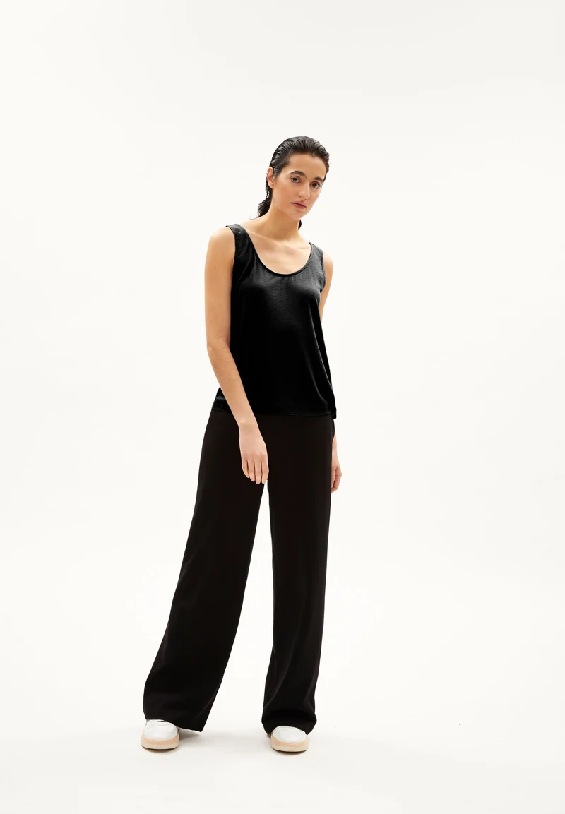 MINAAMI | black